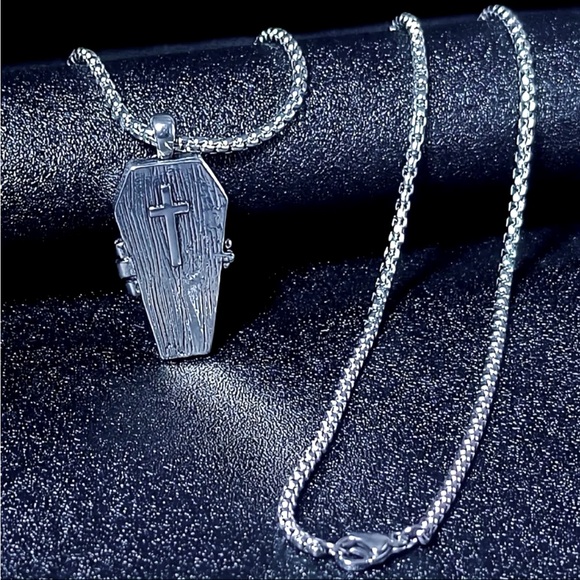 ‼️$7‼️ TODAY ONLY‼️ Gothic Punk Skeleton Coffin Locket Pendant - Unisex - Picture 2 of 12